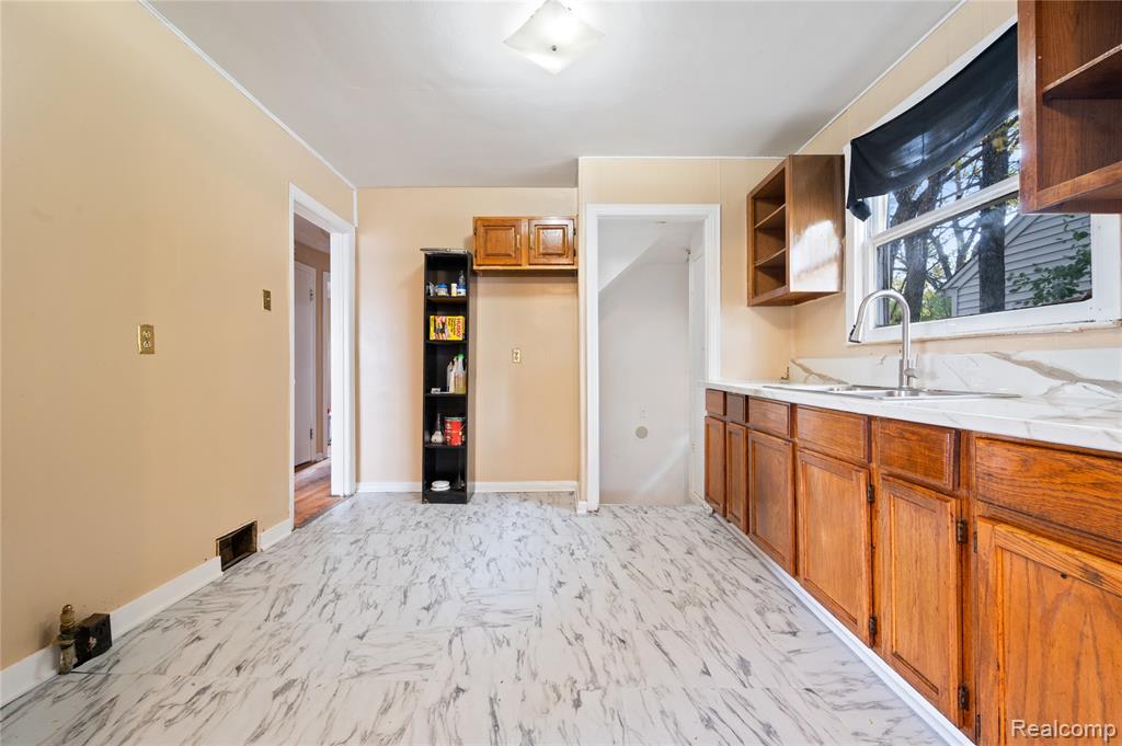 8674 Pierson Street, Detroit, MI 48228 — Photo 15