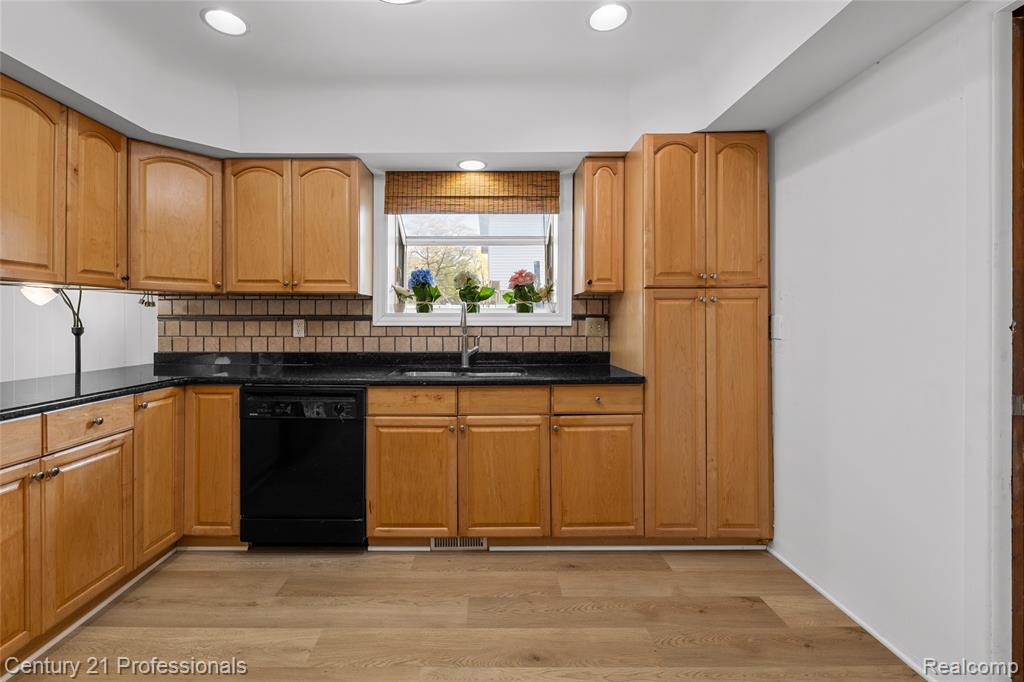 38106 Rockhill Street, Clinton Twp, MI 48036 — Photo 13