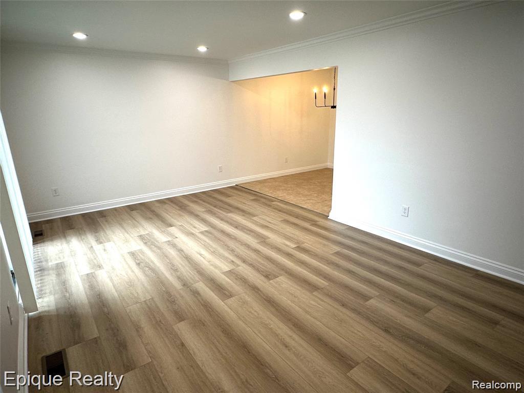 8565 Hampshire Drive, Sterling Heights, MI 48313 — Photo 3