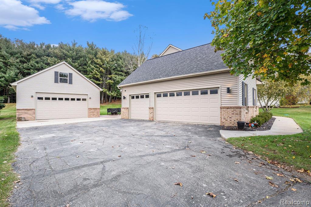 5489 Pine Lake Drive, Brighton, MI 48116 — Photo 32
