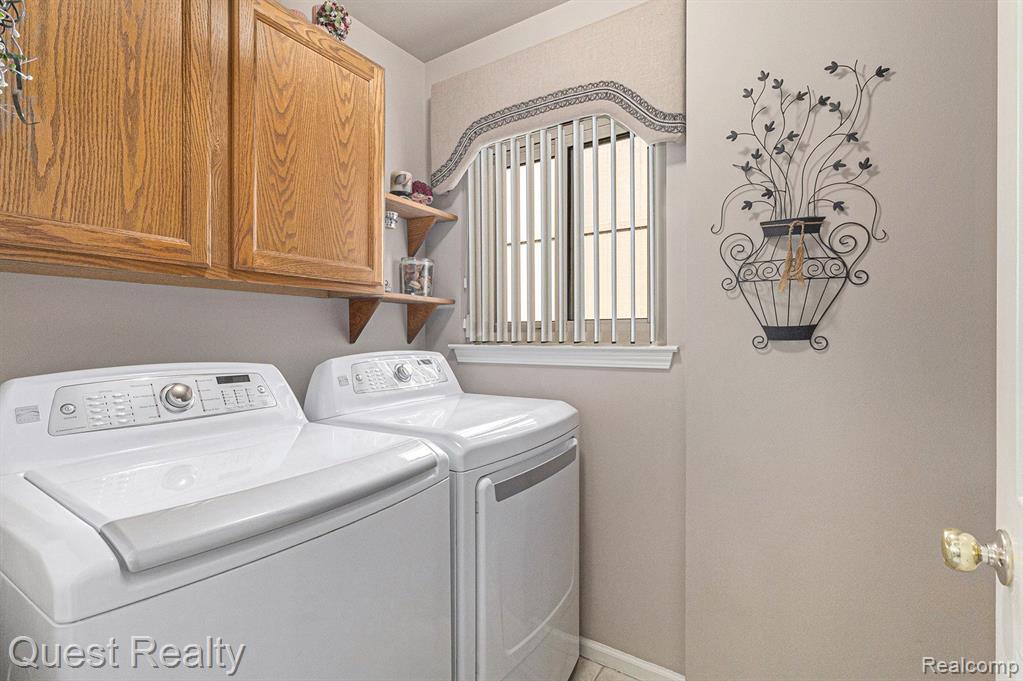 7897 MEADOW Drive, Waterford, MI 48329 — Photo 18