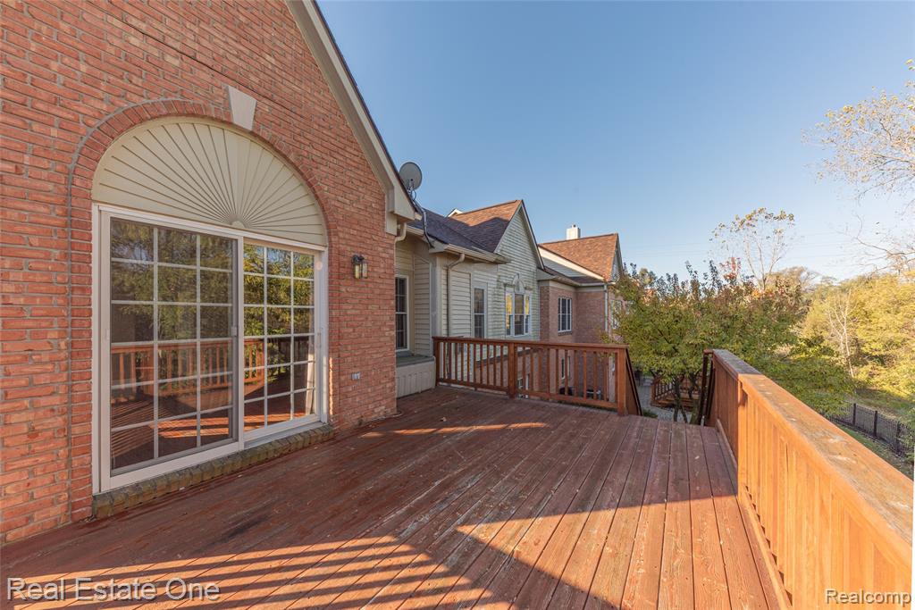 26610 Valhalla Drive, Farmington Hills, MI 48331 — Photo 8