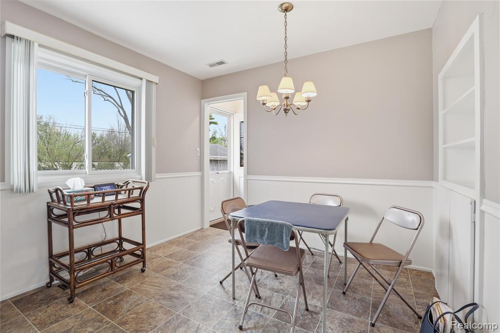 5221 Worchester Drive, Swartz Creek, MI 48473 — Photo 10
