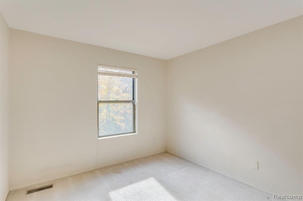24547 PRIMROSE Lane, Southfield, MI 48033 — Photo 23