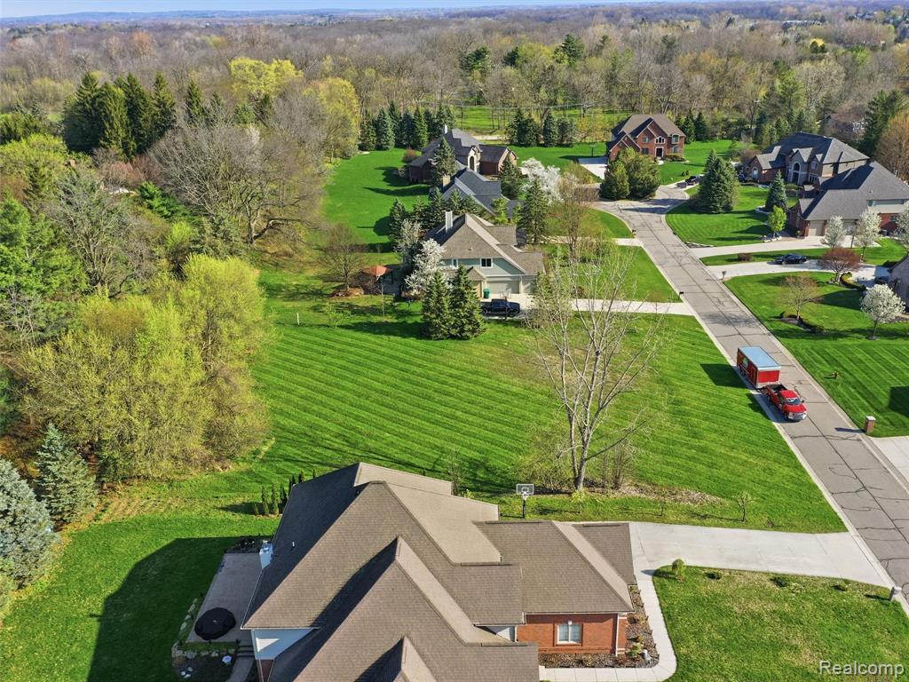 4672 Woodland Hills Drive, Rochester, MI 48306 — Photo 9