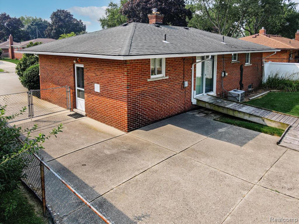 8949 Shannon Drive, Sterling Heights, MI 48314 — Photo 27
