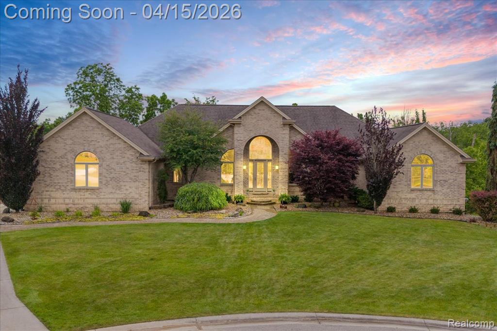 550 Kings Fairway Court, Grand Blanc, MI 48439 — front exterior