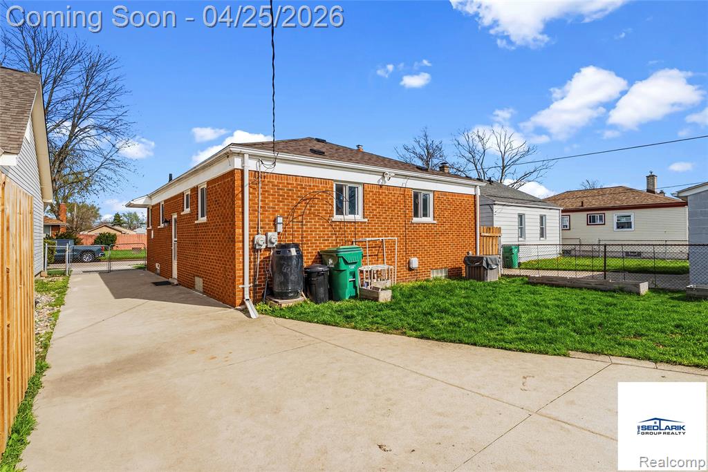 24909 Saxony Avenue, Eastpointe, MI 48021 — Photo 23