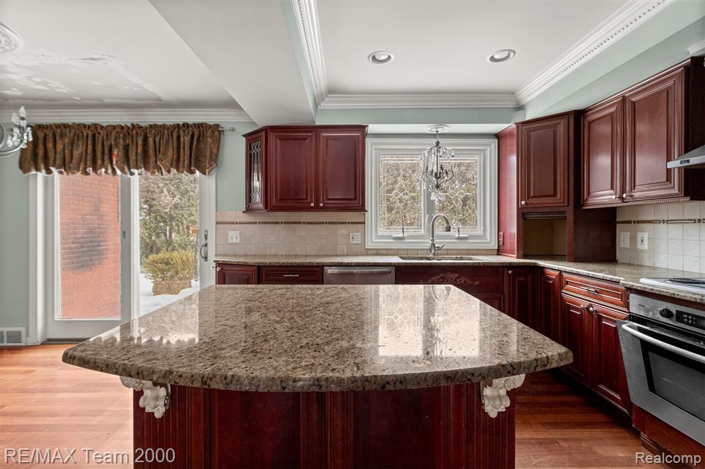 741 Briarcliff Drive, Grosse Pointe Woods, MI 48236 — Photo 26