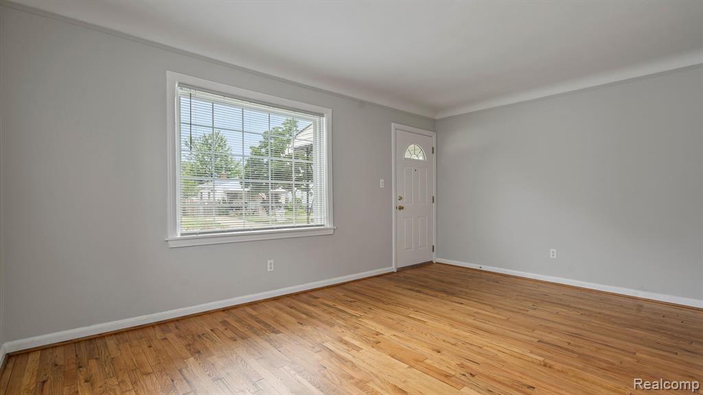 421 W MOREHOUSE Avenue, Hazel Park, MI 48030 — Photo 3