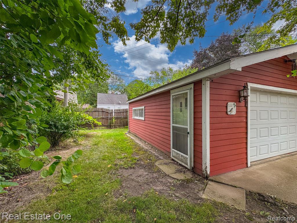816 N Kenwood Avenue, Royal Oak, MI 48067 — Photo 9
