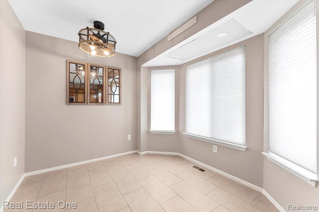30026 Huron Meadows Drive, Rockwood, MI — Photo 12