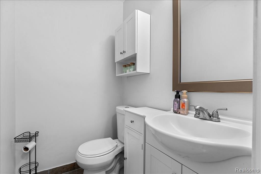 612 W Brockton Avenue, Madison Heights, MI 48071 — Photo 8