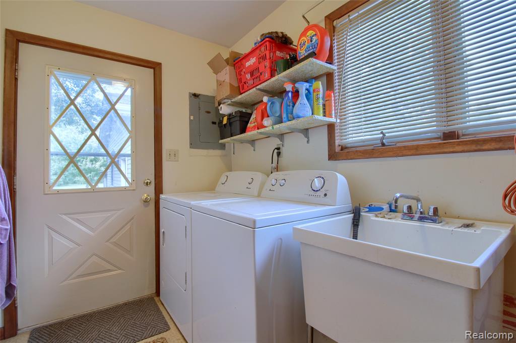 600 Oakville Waltz Road, New Boston, MI 48164 — Photo 16