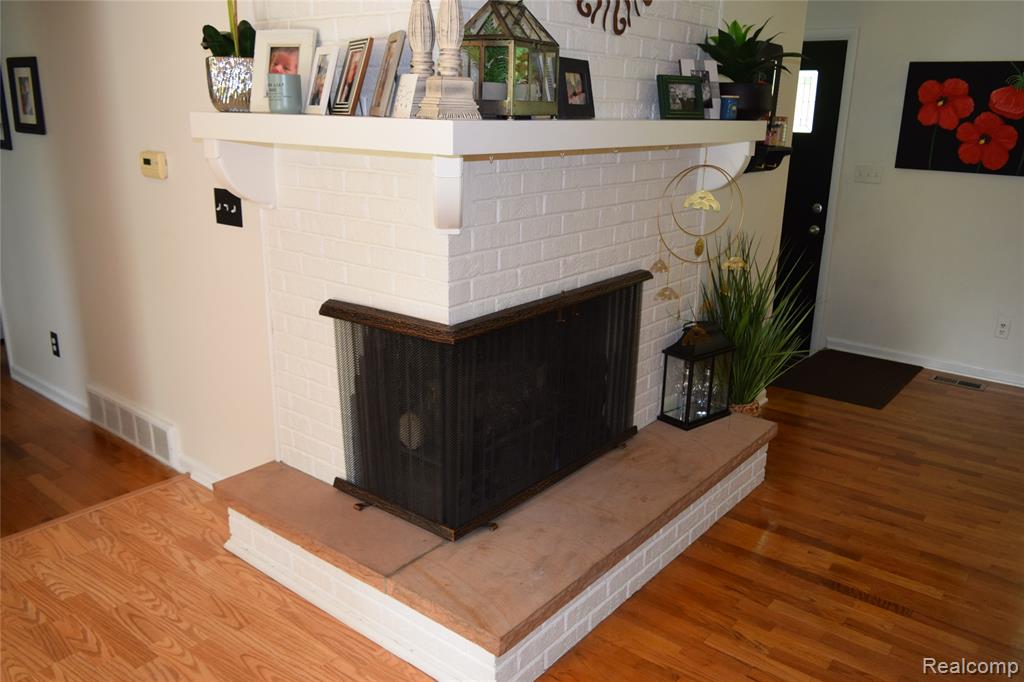 6009 Lancaster Drive, Flint, MI 48532 — Photo 6