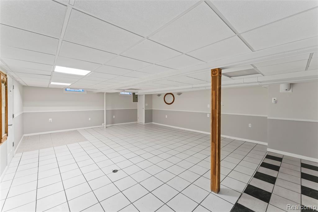 4822 Peachtree Drive, Sterling Heights, MI 48310 — Photo 36