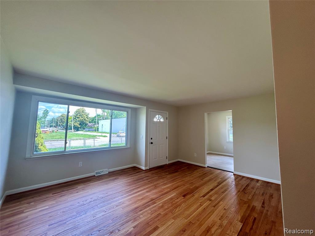 86 E Columbia Avenue, Pontiac, MI 48340 — Photo 7