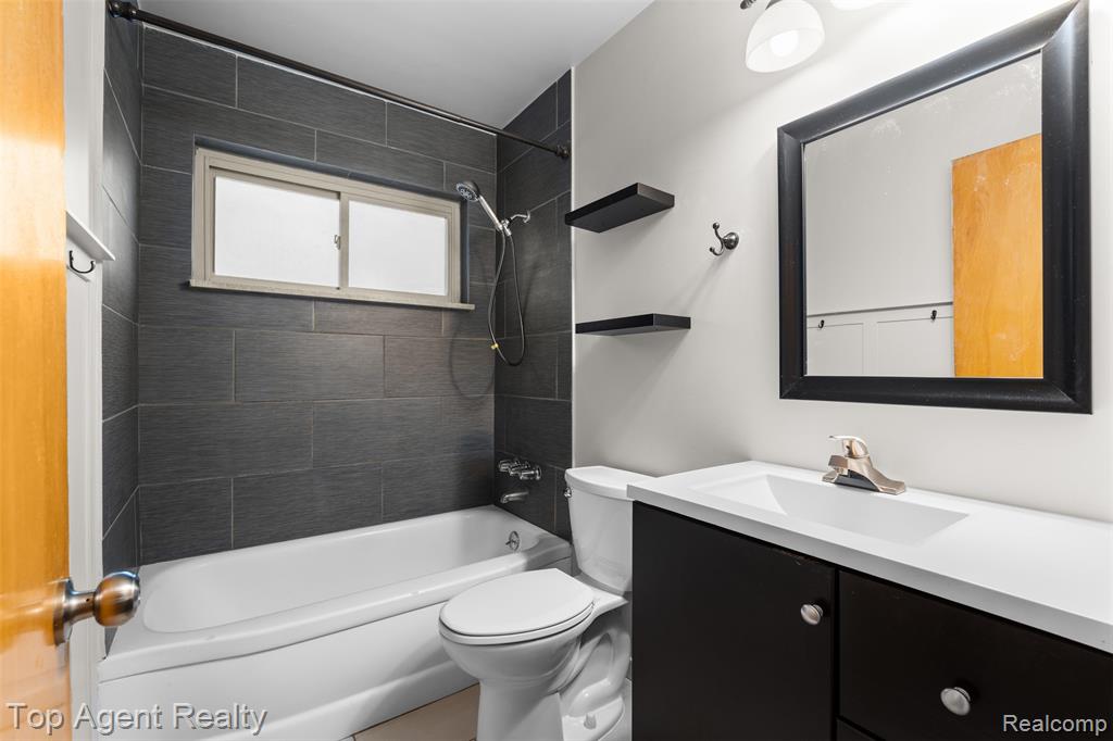 8026 Robert Street, Taylor, MI 48180 — Photo 21