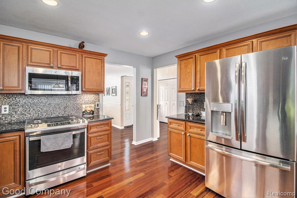 24163 Curt Drive, Brownstown, MI 48183 — Photo 8