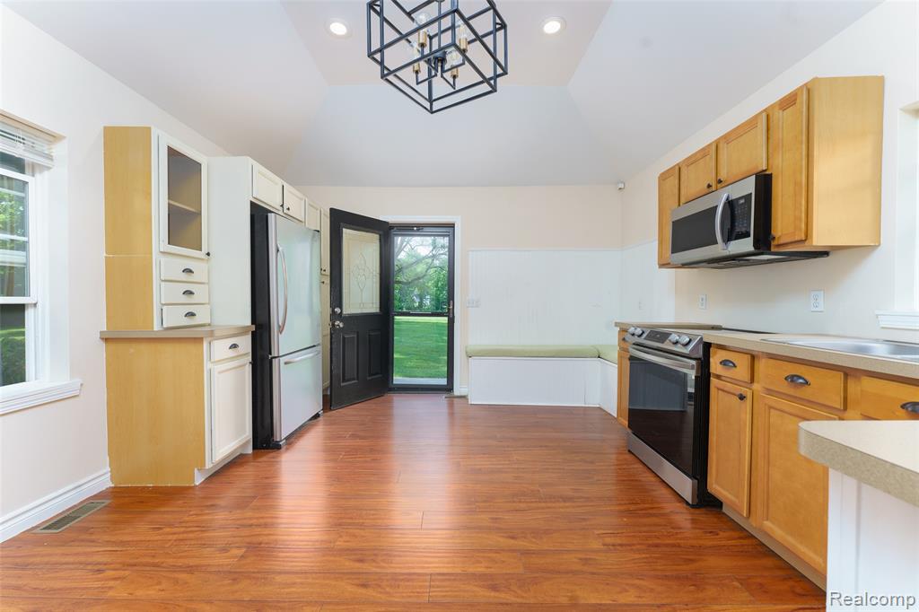 405 Garden Lane, Fowlerville, MI 48836 — Photo 13