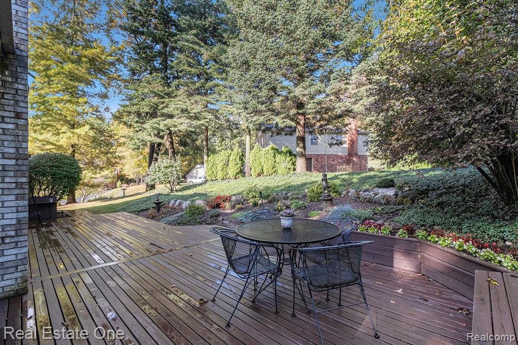 8323 FAWN VALLEY Drive, Clarkston, MI 48348 — Photo 26