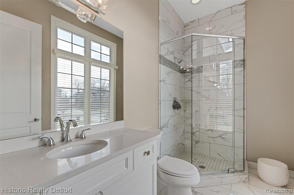 5695 N Branford Drive N, West Bloomfield, MI — Photo 47