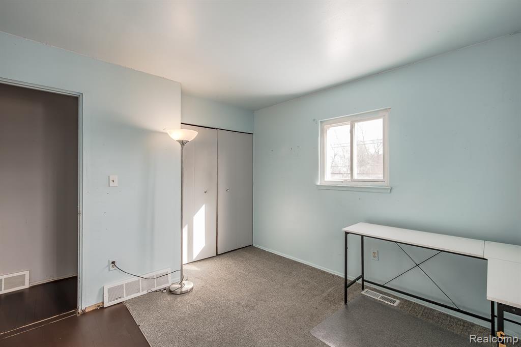 8670 N Eston Road, Clarkston, MI 48348 — Photo 13
