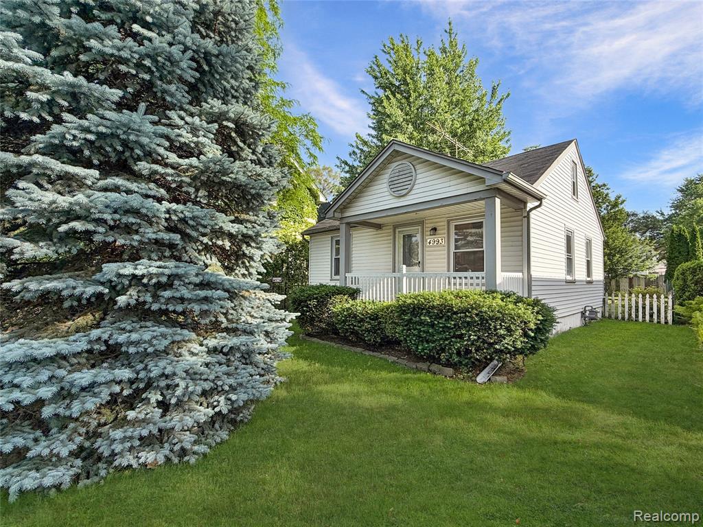 4993 Gateshead Street, Grosse Pointe, MI 48236 — front exterior