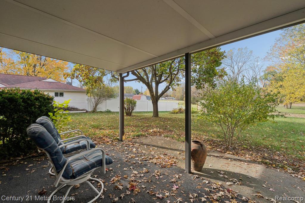 4466 S Center Road, Burton, MI 48519 — Photo 42