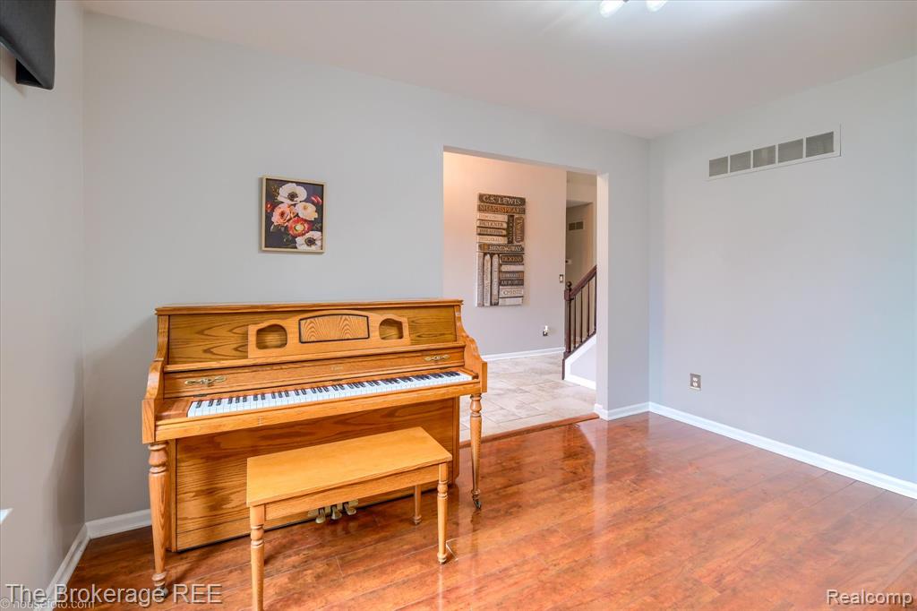 5239 Farmridge Lane, Grand Blanc, MI 48439 — Photo 29