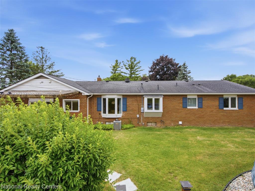 6858 Wellesley Terrace, Clarkston, MI — Photo 40