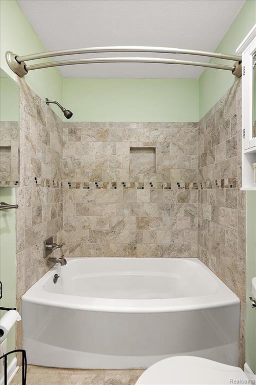2831 Glenwood Court, Lake Orion, MI — Photo 32