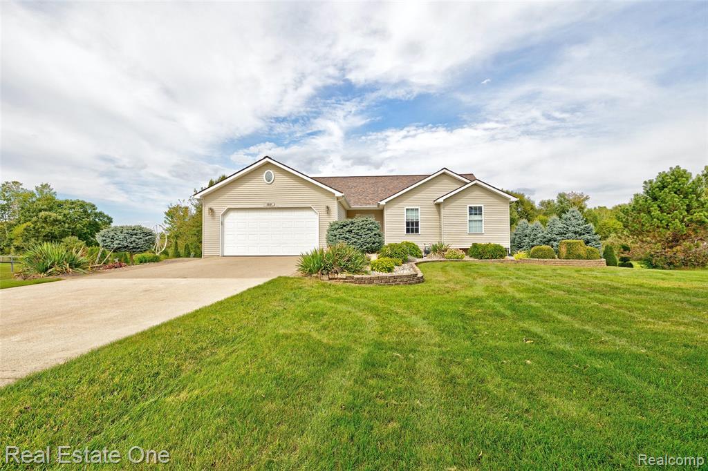 5899 Cobblestone Drive, Almont, MI 48461 — front exterior