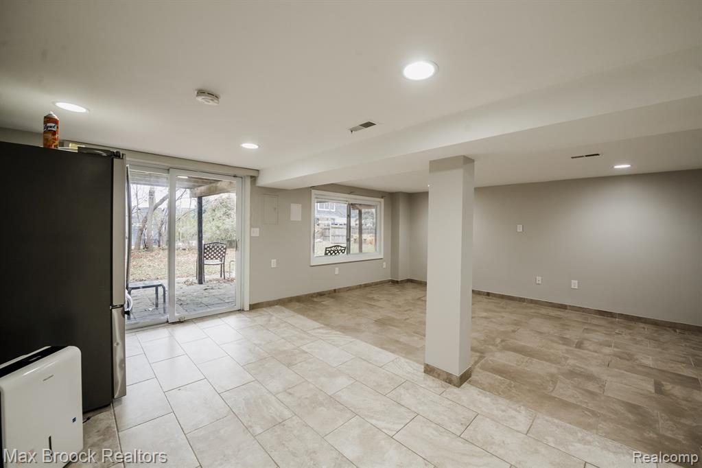 5528 SUNNYCREST Drive, West Bloomfield, MI 48323 — Photo 23