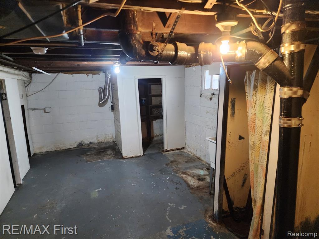 995 Lakeview Street, Waterford, MI 48328 — Photo 14
