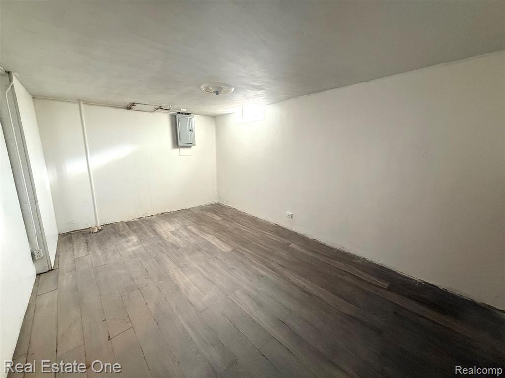 6810 Rosemary Street, Dearborn Heights, MI 48127 — Photo 11