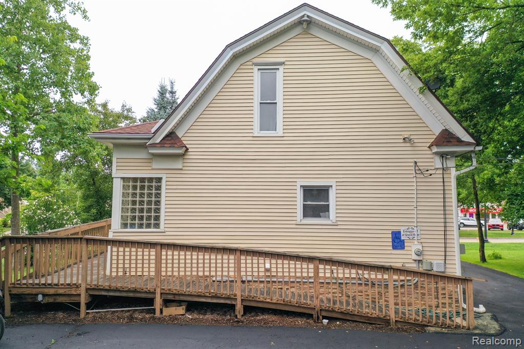 515 E GRAND RIVER Avenue, Howell, MI 48843 — Photo 15