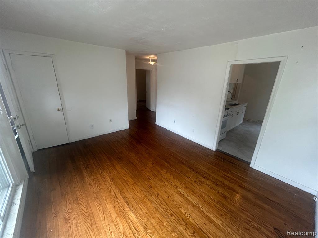 7040 WESTMINSTER Avenue, Warren, MI 48091 — Photo 3