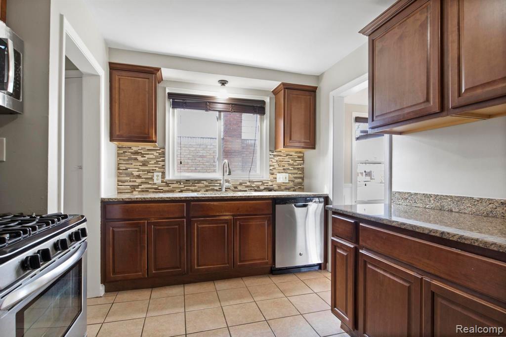 7000 N LAFAYETTE Street, Dearborn Heights, MI 48127 — Photo 10