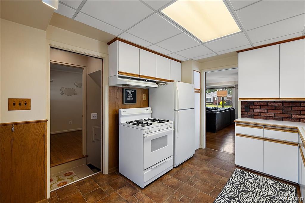 436 W Sunnybrook Drive, Royal Oak, MI 48073 — Photo 19