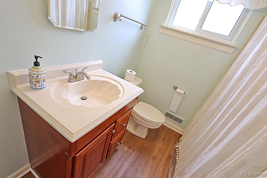 9929 DEERING Street, Livonia, MI 48150 — Photo 25