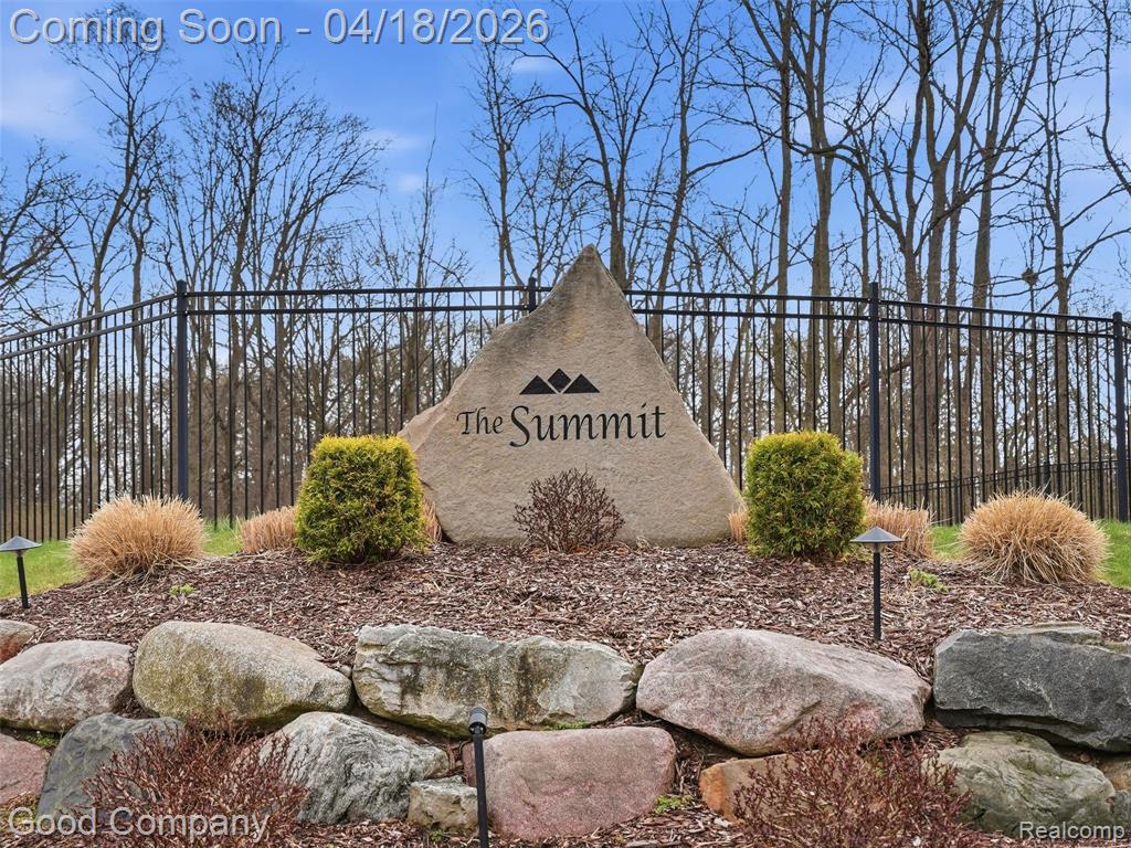 607 Poplar Court, Rochester Hills, MI 48306 — Photo 36