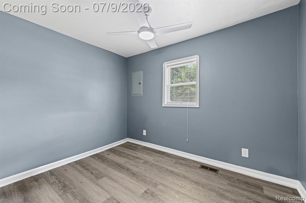 4694 Lakeborn Drive, White Lake, MI 48383 — Photo 18