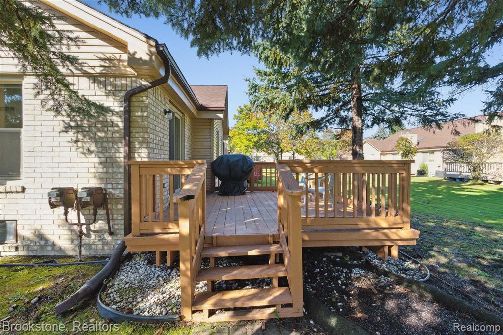 41424 AMBERCREST Drive, Sterling Heights, MI 48314 — Photo 28