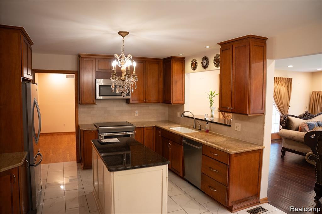 6651 Arlington Drive, West Bloomfield, MI — Photo 39