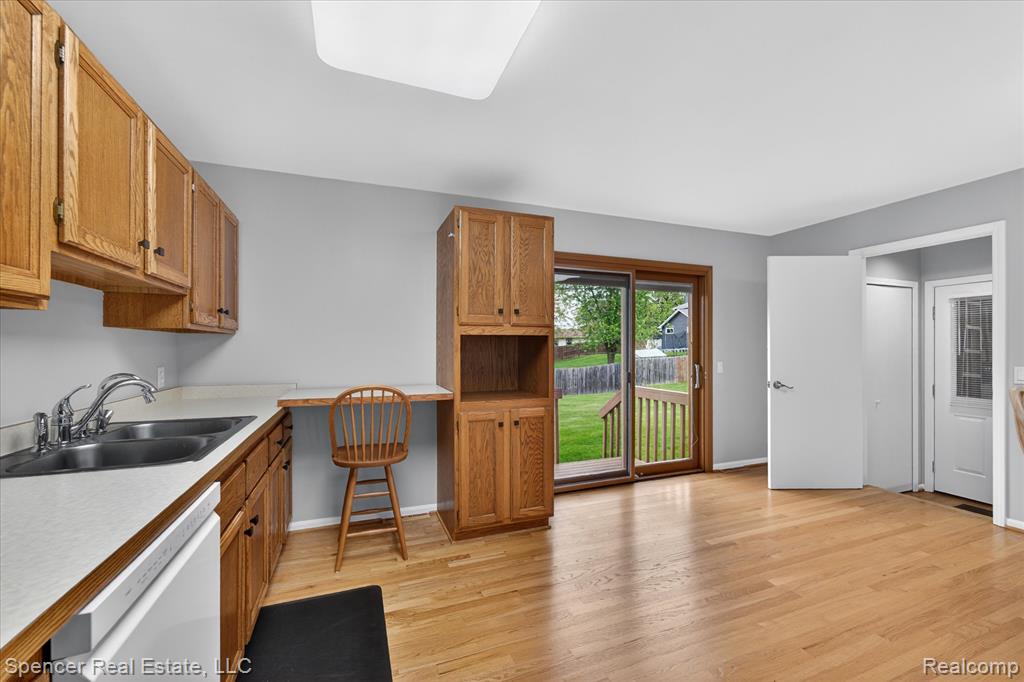 5988 Waldon Road, Clarkston, MI — Photo 16