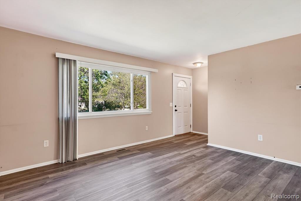 4450 N Vassar Road, Flint, MI 48506 — Photo 4