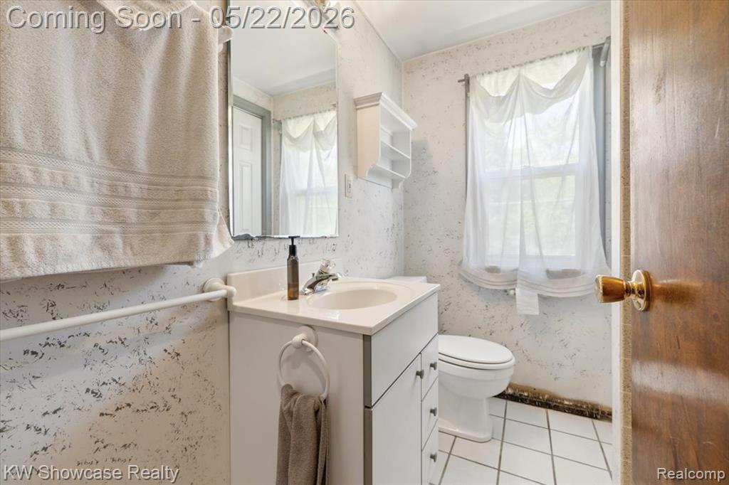 21105 Hugo Street, Farmington, MI 48336 — Photo 24