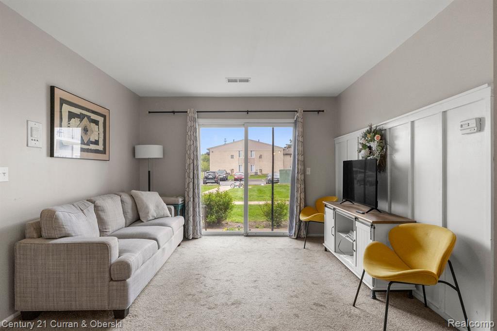 10033 ALLEN POINTE Drive, Allen Park, MI 48101 — Photo 4