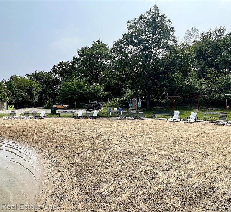 0000 Blue Jay Way, West Bloomfield, MI, 00000